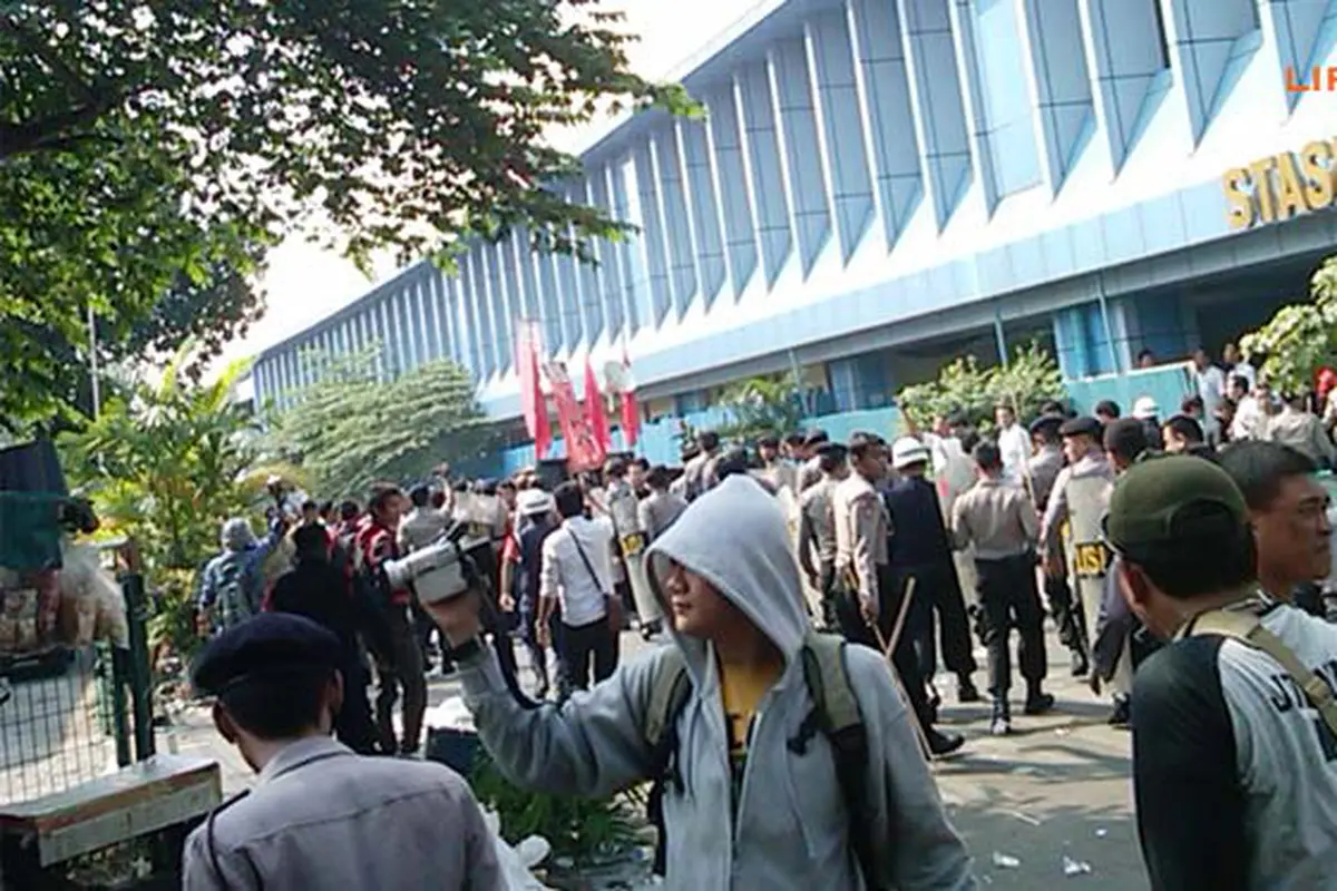 demo-ricuh-130625c.jpg