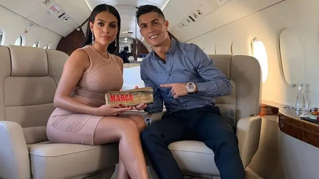 7 Potret Mesra Cristiano Ronaldo dan Pacar, Miliki Rencana Menikah