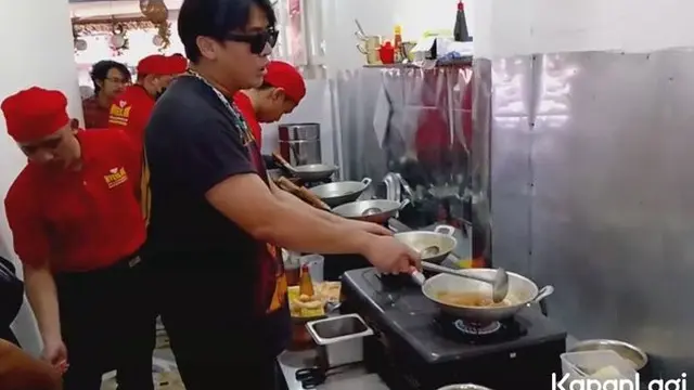Billy Syahputra Jualan Seblak