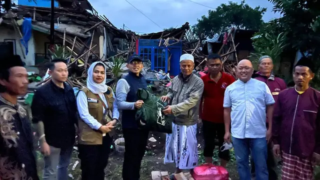 Camel Petir bersama Kerapatan Indonesia Tanah Air (KITA) menyambangi korban terdampak gempa Cianjur.