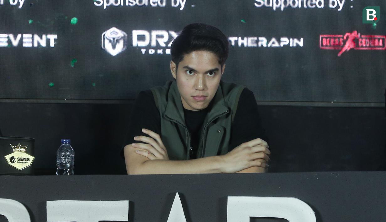 El Rumi merasa tak ada yang salah dengan gaya bertarungnya di atas ring. Menurutnya, tinju bukan hanya soal saling baku hantam, tapi seni yang memadukan strategi dan stamina. (Bola.com/M Iqbal Ichsan)