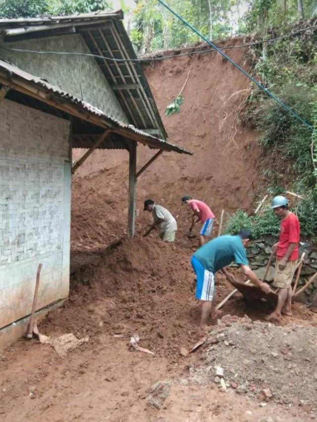 Longsor di Watuagung Tambak, Banyumas. (Liputan6.com/Suyatno untuk Muhamad Ridlo)