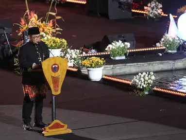 Gubernur Daerah Khusus Jakarta, Pramono Anung saat memberikan sambutan dalam malam puncak Hari Ulang Tahun (HUT) ke-498 kota Jakarta di Lapangan Banteng, Minggu (22/6/2025). (Liputan6.com/Angga Yuniar)