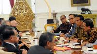 Presiden Joko Widodo menerima delegasi Kamar Dagang dan Industru Jepang (Japan Chamber of Commerce and Industry) di Istana Merdeka (Liputan6.com/Faizal Fanani)
