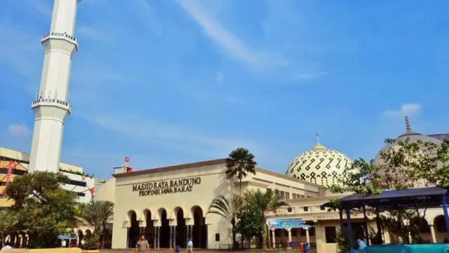 [Bintang] Napak Tilas Lewat Wisata Gedung Bersejarah di Bandung