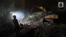 Aktivitas pekerja kereta cepat saat melakukan pengeboran terowongan dan pemasangan besi di tunnel 1 di daerah Halim dan tunnel 7 di daerah Padalarang, Selasa (25/5/2021). Diharapkan pada tahun 2022 KCIC siap beroperasi melayani penumpang. (Kapanlagi.com/Budy Santoso)