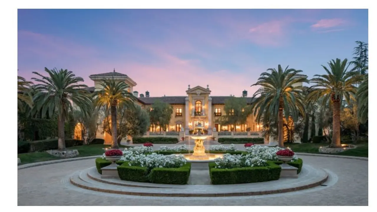 Pemandangan ekterior dari Villa Firenze, Berverly Hills, California