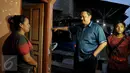 Pengacara Farhat Abbas saat berbicara dengan warga Kalijodo, Jakarta Utara, Selasa (16/2). Pengacara yang sering menjadi perbincangan publik ini datang sendiri. (Liputan6.com/Gempur M Surya)