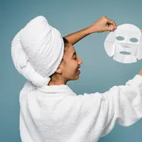 Hindari 5 kesalahan umum menggunakan sheet mask berikut ini, bikin gagal glowing. (pexels/sorashimazaki).