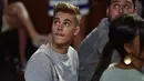 Kemarin Rabu (23/11), Justin Bieber dikabarkan telah memukul seorang pria dari dalam mobil. Setelahnya ia terlihat mengunggah video singkat sedang bernyanyi dan menari menyanyikan lagu Taylor Swift berjudul ‘Trouble’. (AFP/Bintang.com)