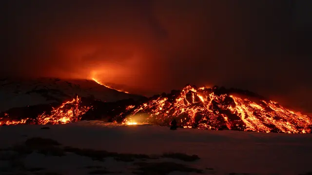 Tak Hanya di Indonesia, Ribuan Turis Bencana Juga Datangi Gunung Etna yang Sedang Erupsi