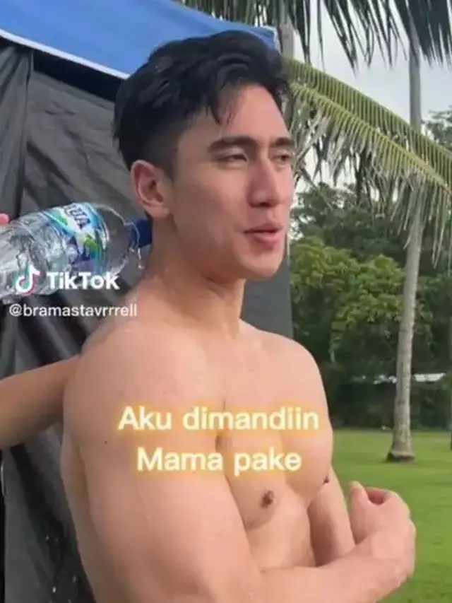 Momen Verrell Mandi Pakai Air Mineral