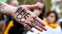 Gerakan #MeToo, gerakan tersebut bertujuan melawan pelecehan seksual. Gerakan itu muncul setelah kasus tuduhan terhadap produser Harvey Weinstein dan puluhan orang lain di Hollywood, media, bisnis, dan politik. (AFP Photo/Bertrand Guay)