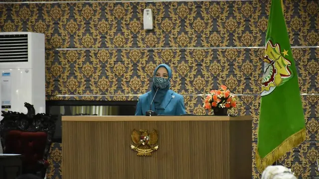 6 Potret Chacha Frederica saat Kunjungan Kerja, Penampilannya Curi Perhatian