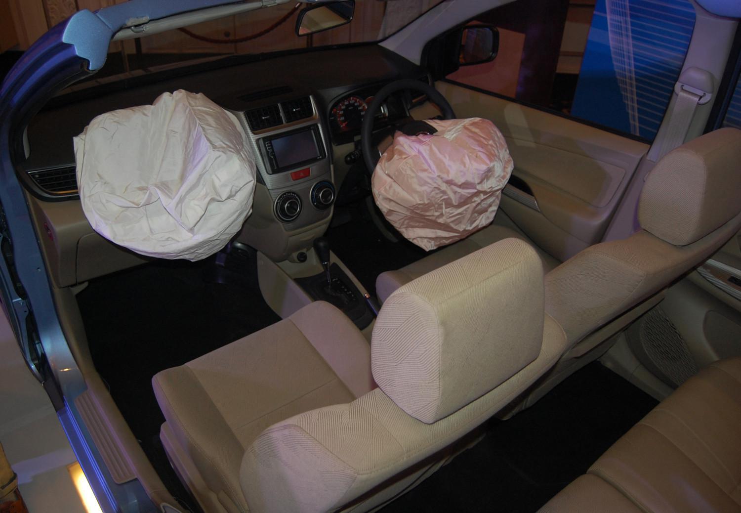 Dual SRS Airbags Daihatsu Xenia