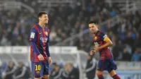 Lionel Messi (kiri) tampak kesal di duel Real Sociedad vs Barcelona (AFP PHOTO/ ANDER GILLENEA)