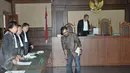 Andi Zulkarnain Mallarangeng alias Choel Mallarangeng (AZM) usai menjalani sidang perdana sebagai terdakwa untuk kasus Hambalang di pengadilan Tipikor, Jakarta, Senin (10/4). (Liputan6.com/Helmi Afandi)