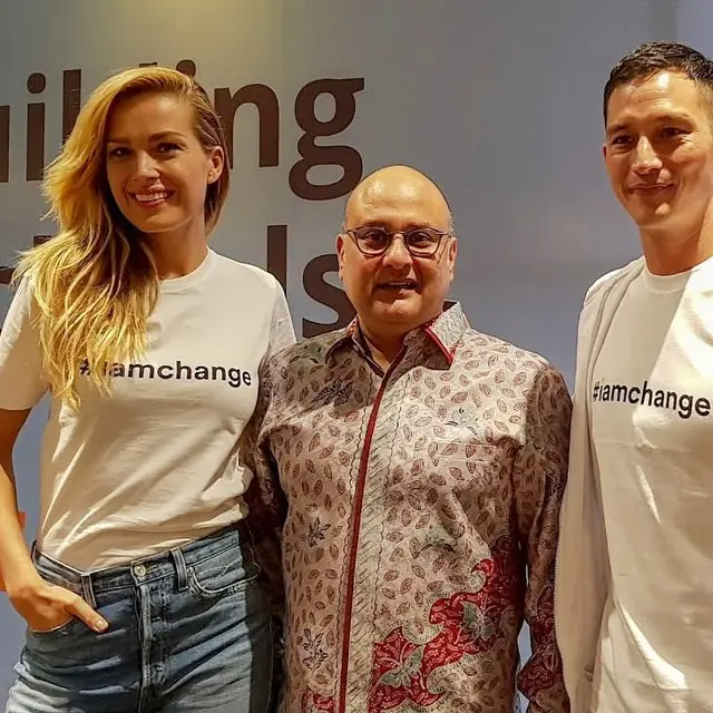 Model Batik Irwan Mussry, Tampil Elegan di Berbagai Momen
