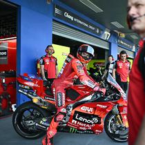 Marc Marquez pada tes pramusim MotoGP Thailand 2025. (MANAN VATSYAYANA / AFP)