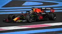 Pembalap Red Bull, Max Verstappen melakukan sesi latihan pertama (FP1) di Sirkuit Paul-Ricard di Le Castellet, Prancis Selatan pada (18/06/2021), dua hari menjelang Grand Prix Formula Satu Prancis (AFP/Christophe Simon)