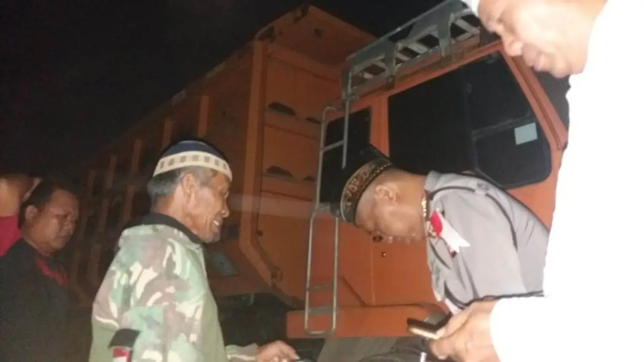 Truk yang dicuci kakak artis Syahrini.