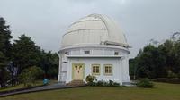 Teleskop Zeiss milik Observatorium Bosscha disimpan di bangunan berkubah rancangan arsitek C. P. Wolf Schoemacher. (Huyogo Simbolon)