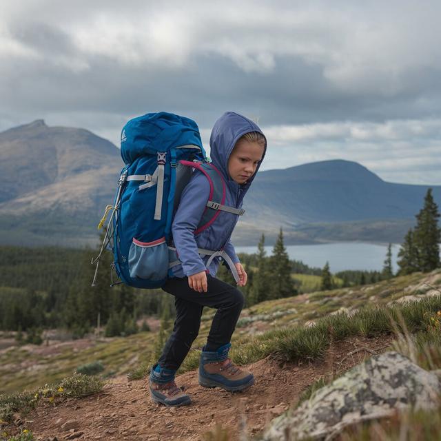 Bocil Akamsi Tektok Naik Gunung Bekal Seadanya/ideogram.ai