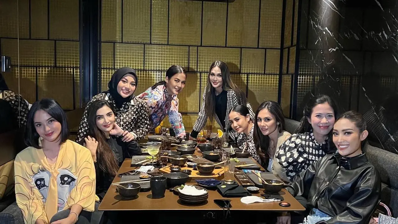 Gaya Aurel Hermansyah Pakai Kemeja Piyama saat Kumpul Bareng Geng Cendol Jadi Sorotan