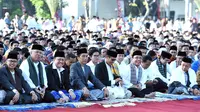 Presiden Jokowi salat Idul Fitri 1437 H di Padang. (Biro Setpres)