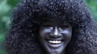 Khoudia Diop Bukti Kulit Gelap Pede dengan Pakaian Warna Apapun
