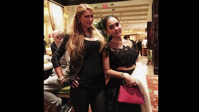 Unggah Foto Bersama Paris Hilton Akui Akrab Dengan Syahrini Showbiz Liputan6 Com