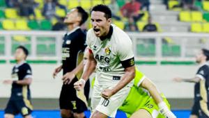 Pemain Persik Kediri, Ezra Walian. (Bola.com/Gatot Sumitro)