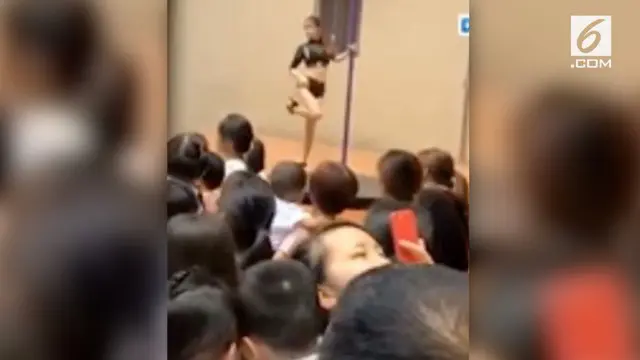 Beredar video di media sosial, sebuah TK di China disuguhkan Pole Dance saat penyambutan murid baru.