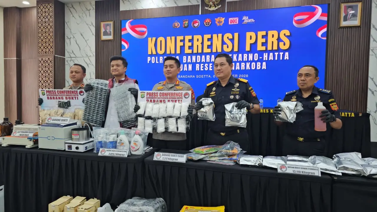 Polresta Bandara Soekarno-Hatta mengungkap peredaran narkotika internasional jenis etomidate dan sabu. (Dok. Istimewa)