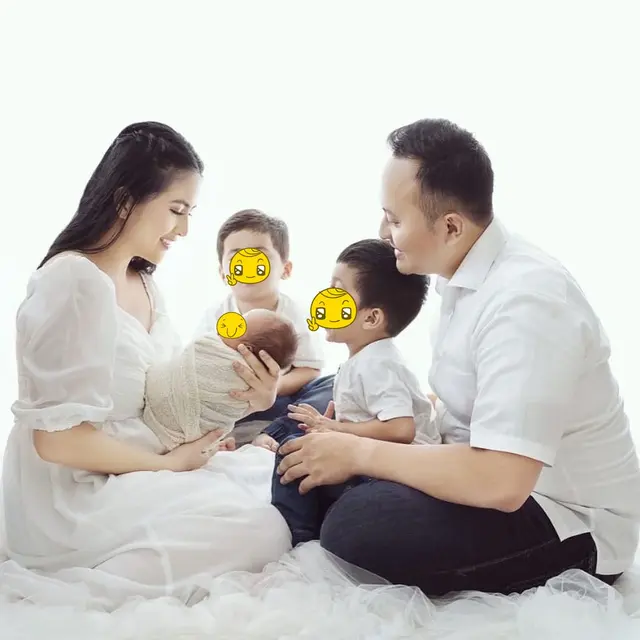 6 Tahun Menikah, Ini 6 Potret Keluarga Kecil Kadek Devi yang Harmonis