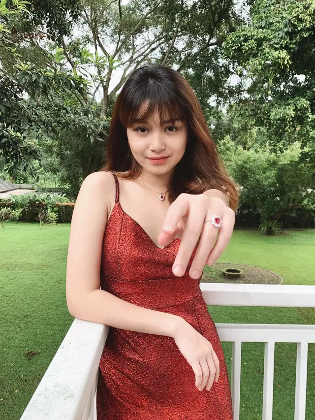 Tampil Berponi, 7 Potret Terbaru Icha Nabilah Ini Dipuji Makin Menawan