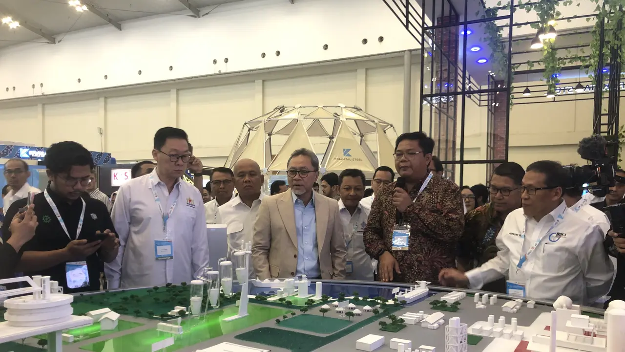 Menteri Perdagangan (Mendag) Zulkifli Hasan dalam acara Indonesian Iron and Steel Industry Association (IISIA) Business Forum 2023, Kamis (9/11/2023). (Elza/Liputan6.com)