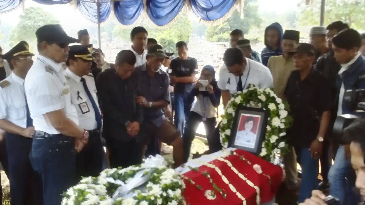 20150822-pemakaman-jakarta-pramugari trigana