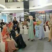 "Mereka sangat tenang ya, dewasa meski usia masih muda. Kita udah salut ama yang bisa nutupin nervous, mentalnya kuat," ujar April Jasmine. (Galih W. Satria/Bintang.com)