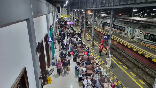 Suasana ruang tunggu penumpang PT KAI Daop 6 Yogyakarta