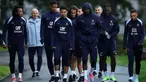 Pemain Prancis  Jules Kounde, William Saliba, Warren Zaire Emery, Matteo Guendouzi, Lucas Digne, Randal Kolo Muani, Manu Kone dan Jonathan Clauss (dari kiri ke kanan) tiba untuk sesi latihan menjelang pertandingan kualifikasi UEFA Nations League 2024/2025 mendatang di Clairefontaine-en-Yvelines, selatan Paris, pada 7 Oktober 2024. (FRANCK FIFE/AFP)