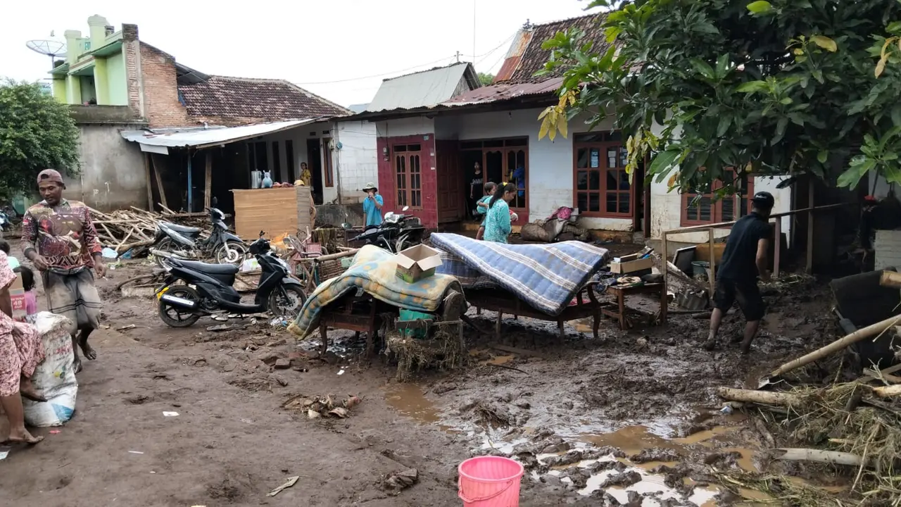 Ribuan rumah rusak di Situbondo akibat dihantam banjir bandang pada Rabu malam (21/1/2026) (Istimewa)