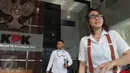 Nova Riyanti Yusuf berjalan keluar usai diperiksa KPK, Jakarta, Selasa (21/2). Noriyu diperiksa sebagai saksi perkara suap pembahasan anggaran untuk dana optimalisasi Ditjen P2KTrans Kemenakertrans tahun 2014.‎ (Liputan6.com/Helmi Afandi)
