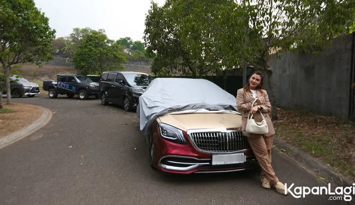 Kehidupannya membaik setelah keduanya menjajal bisnis mulai jual beli rumah hingga bisnis nikel dan tambang,hingga membuat pundi-pundi uang mereka mengalir deras. [Foto: KapanLagi.com®/Budy Santoso]