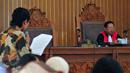 Tim kuasa hukum KPK saat membacakan permohonan praperadilan di PN Jakarta Selatan, Jumat (29/5/2015). Novel dan kuasa hukum KPK membacakan surat permohonan praperadilan terkait penangkapannya oleh pihak Bareskrim Polri. (Liputan6.com/Yoppy Renato)