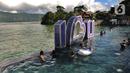 <p>Sejumlah wisatawan berendam di kolam air panas yang terletak di pinggir Danau Batur, Kintamani, Bangli, Bali, Rabu (04/03/20222). Kunjungan wisatawan domestik (Wisdom) ke Pulau Bali saat libur Lebaran 2022 terus meningkat. Per hari kedatangan wisdom rata-rata 40 ribu, dibandingkan sebelum lebaran berkisar 20 ribu per hari. (merdeka.com/Arie Basuki)</p>