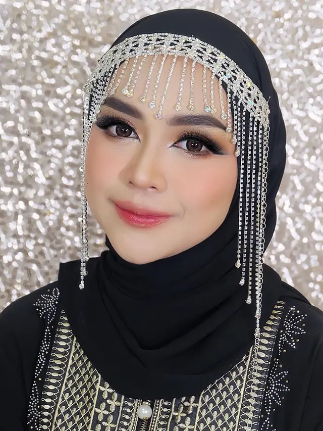 Biasa Tampil Natural, 6 Pesona Menawan Ria Ricis dengan Full Makeup yang Bikin Pangling
