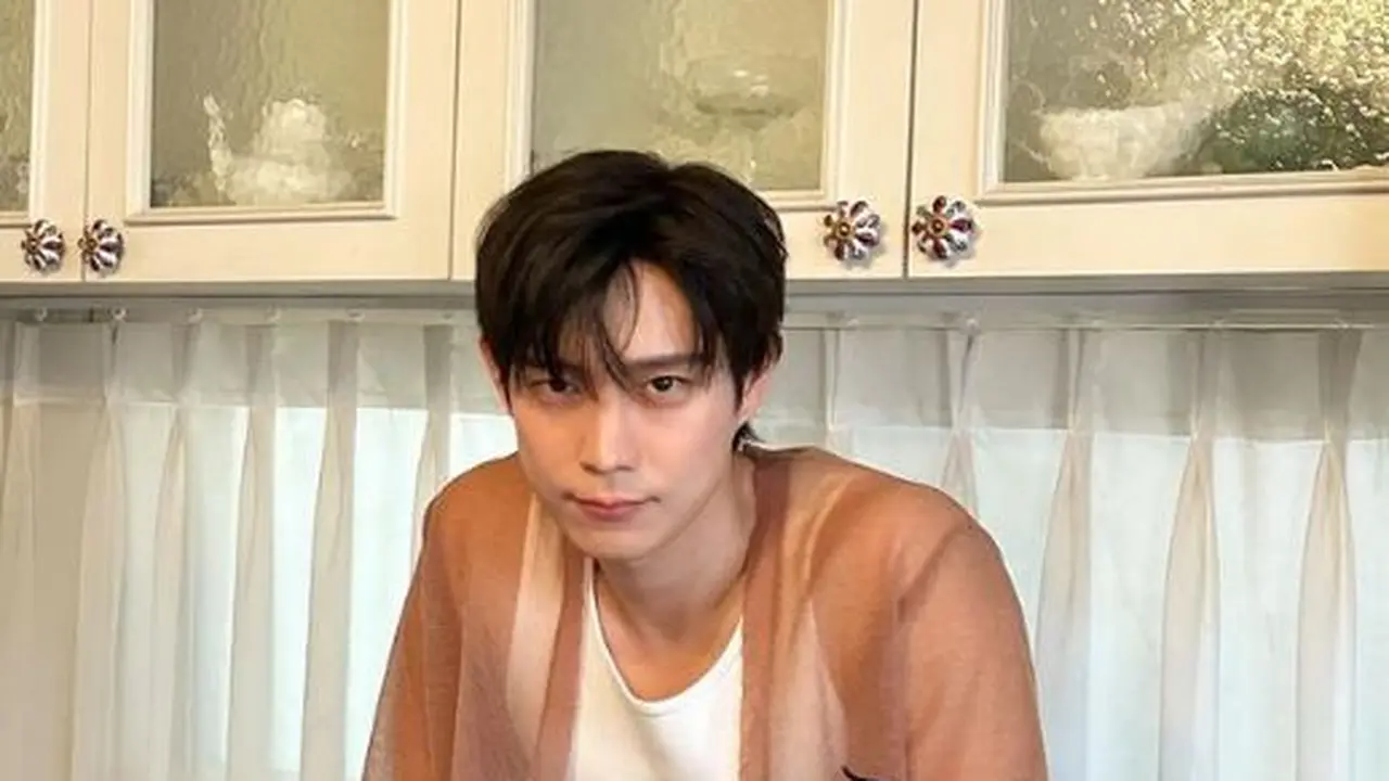7 Potret Kim Young Dae, Lakoni Peran Ganda dalam Drakor Moon In The Day