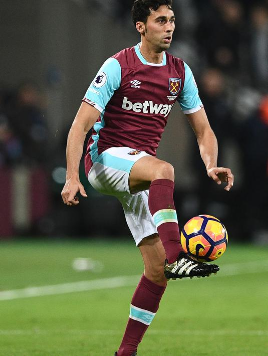 West Ham United adalah klub terakhir, pemain kelahiran Salamanca, 17 Januari 1983 tersebut. Di West Ham United, Arbeloa hanya tampil tiga kali pada ajang Premier League dan akhirnya memutuskan pensiun dari sepak bola. (AFP/Justin Tallis)
