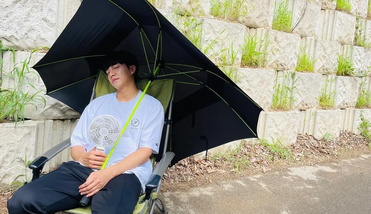 Baru-baru ini, Lee Seung Gi dikabarkan tak pernah menerima gaji sebagai penyanyi selama 18 tahun berkarier. (FOTO: instagram.com/leeseunggi.official/)
